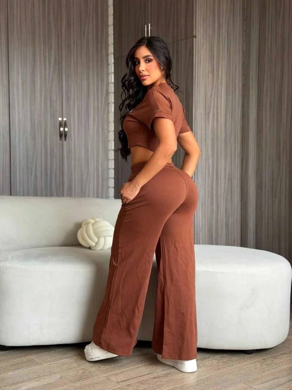 Conjunto Crop Top y Pantalón Ancho